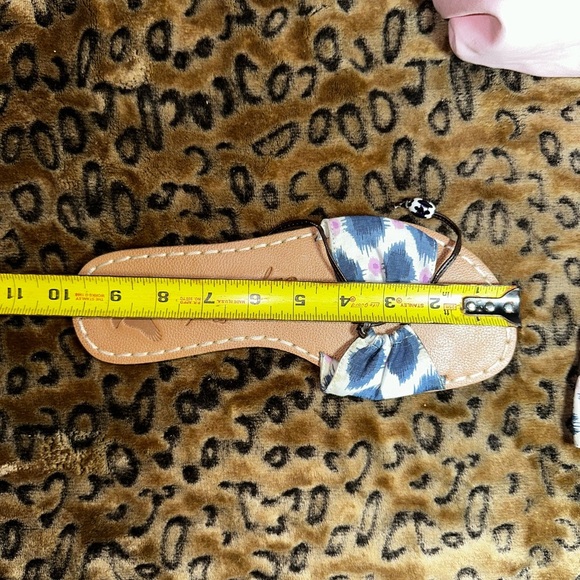 🌸 American Eagle Outfitters Fabric Bow Beaded Thong Sandals – Size 8 - Picture 3 of 5